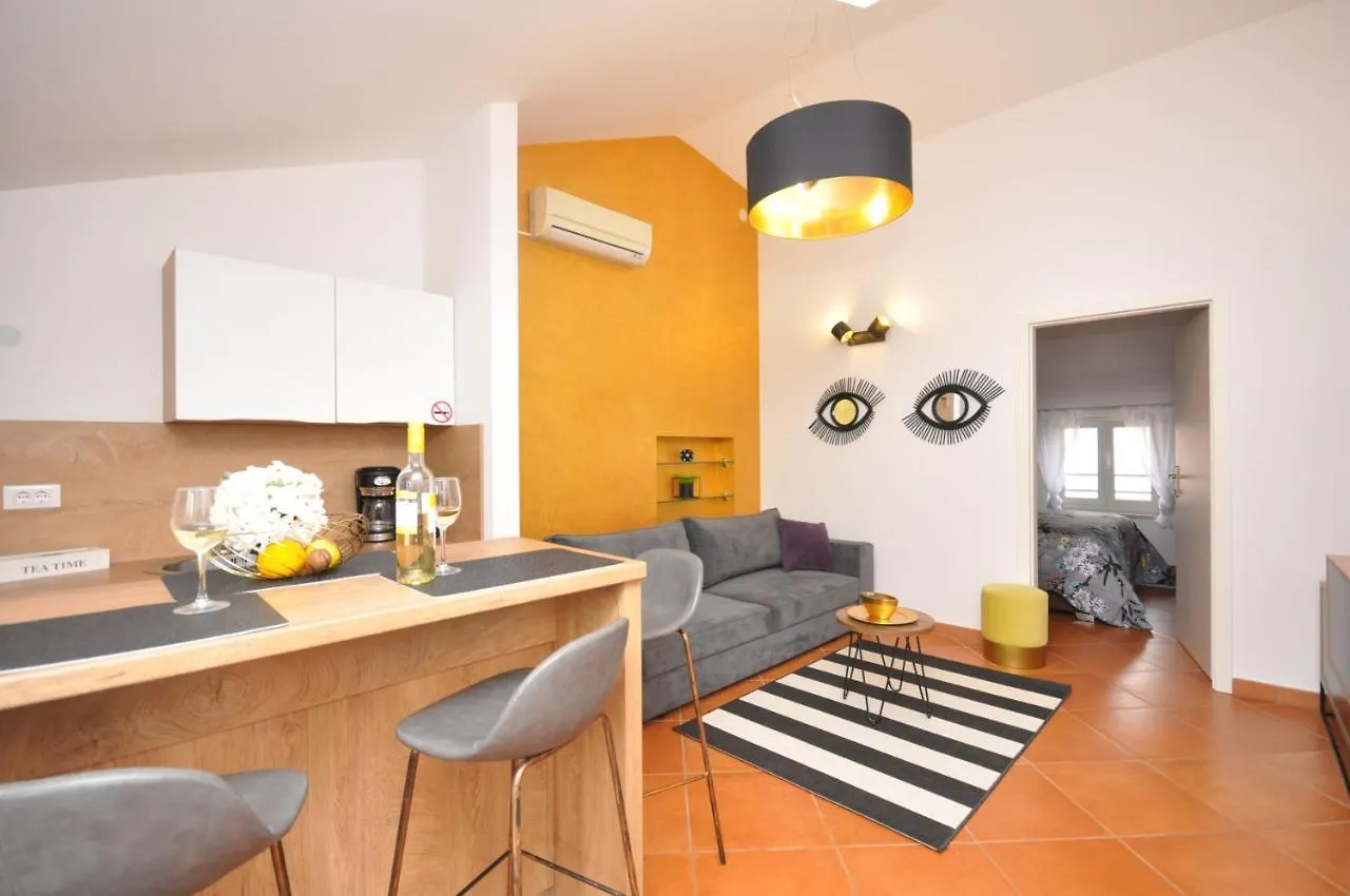 Kala Main Square Poreč Apartamento